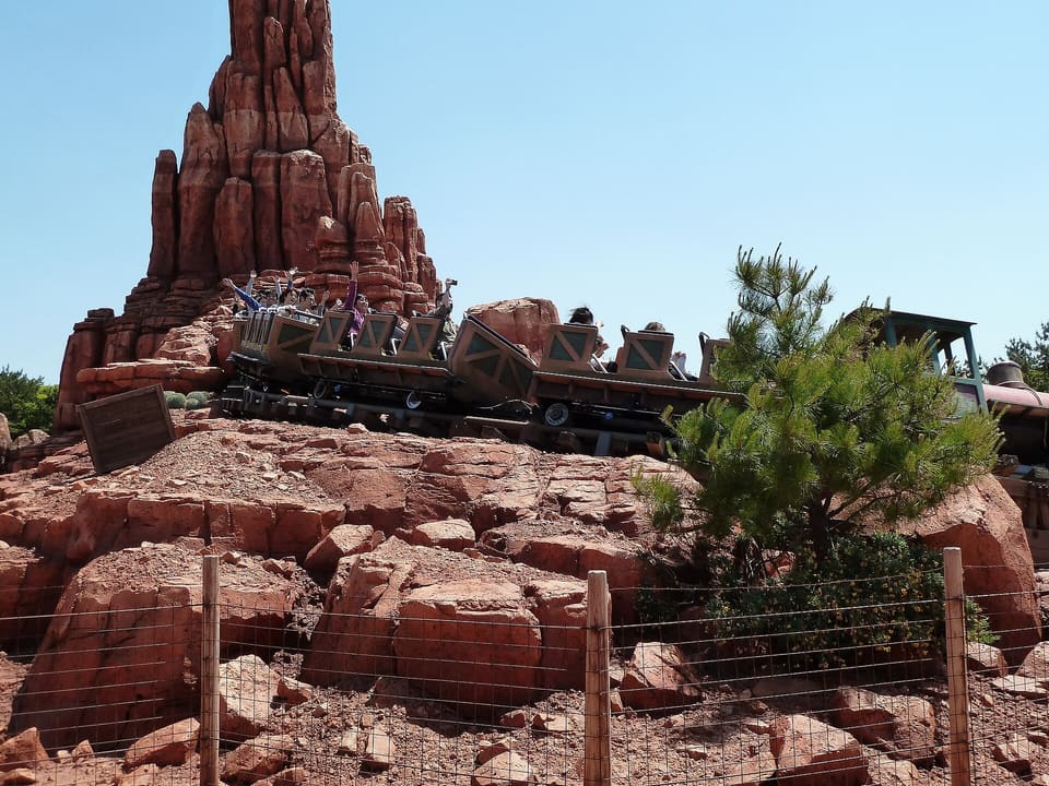Big Thunder Mountain — Custom mine train, Tokyo Disneyland
