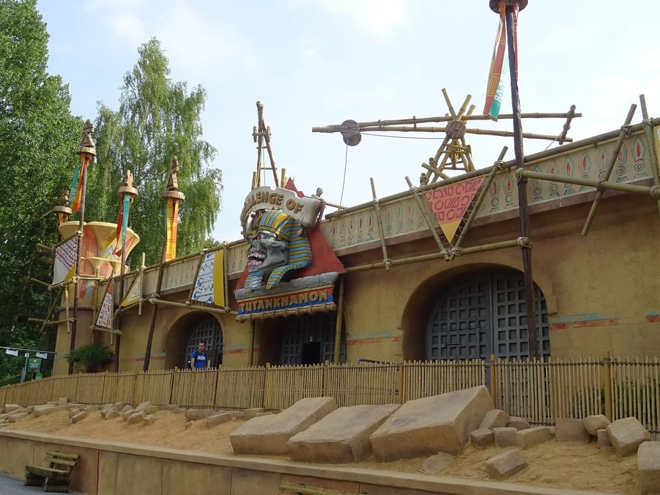 Challenge of Tutankhamon — Interactive shooting dark ride with track-guided ride vehicles, Walibi Belgium