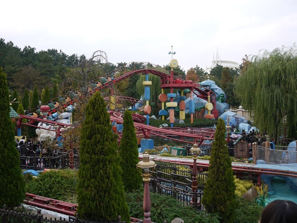 Chip 'n' Dale's Gadgetcoaster — Junior family coaster, Disneyland