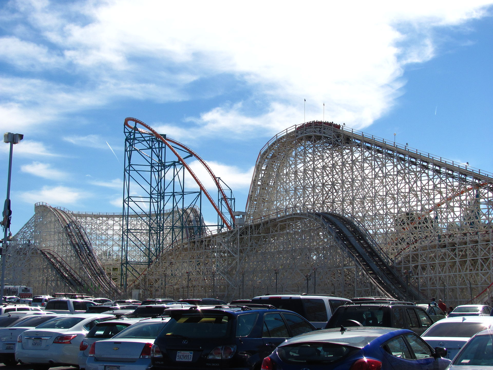 Colossus — Dual-track wooden coaster, Six Flags Magic Mountain