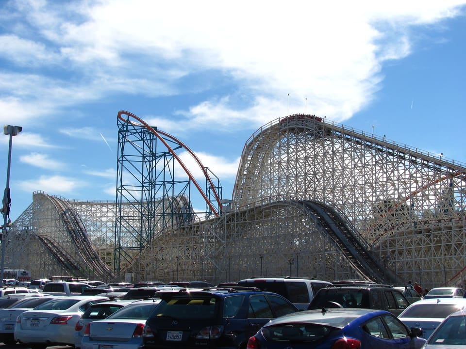 Colossus — Dual-track wooden coaster, Six Flags Magic Mountain
