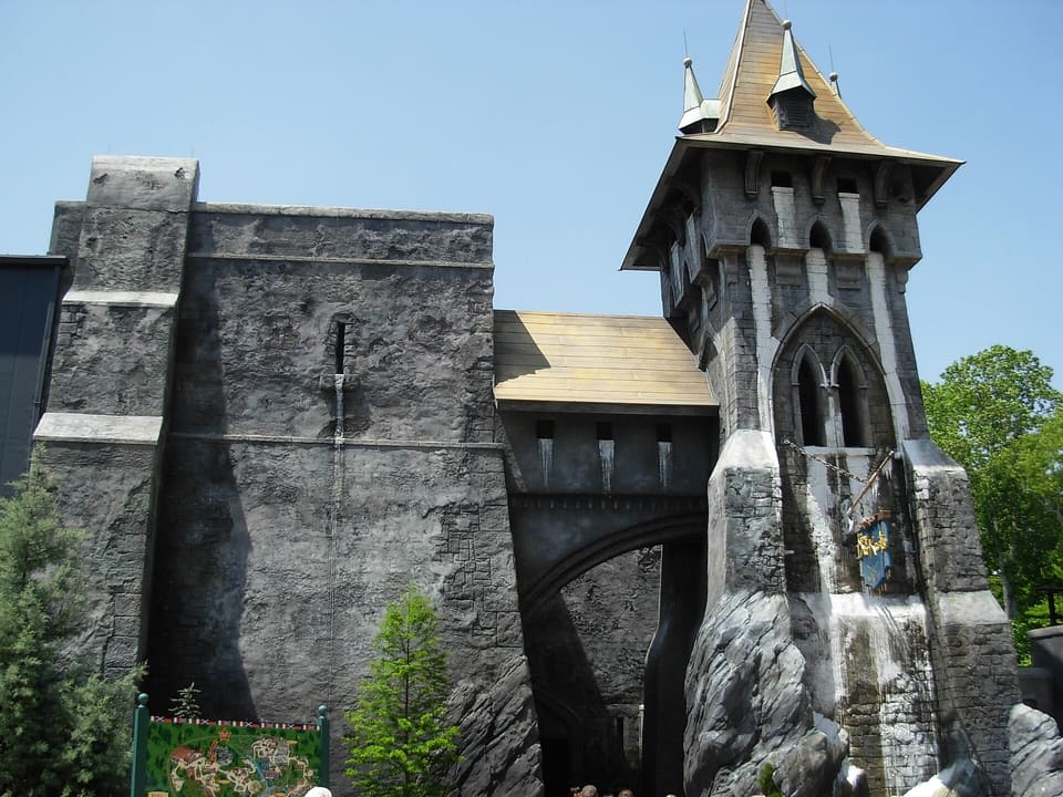 Curse of DarKastle — Motion-base 3D dark ride, Busch Gardens Williamsburg