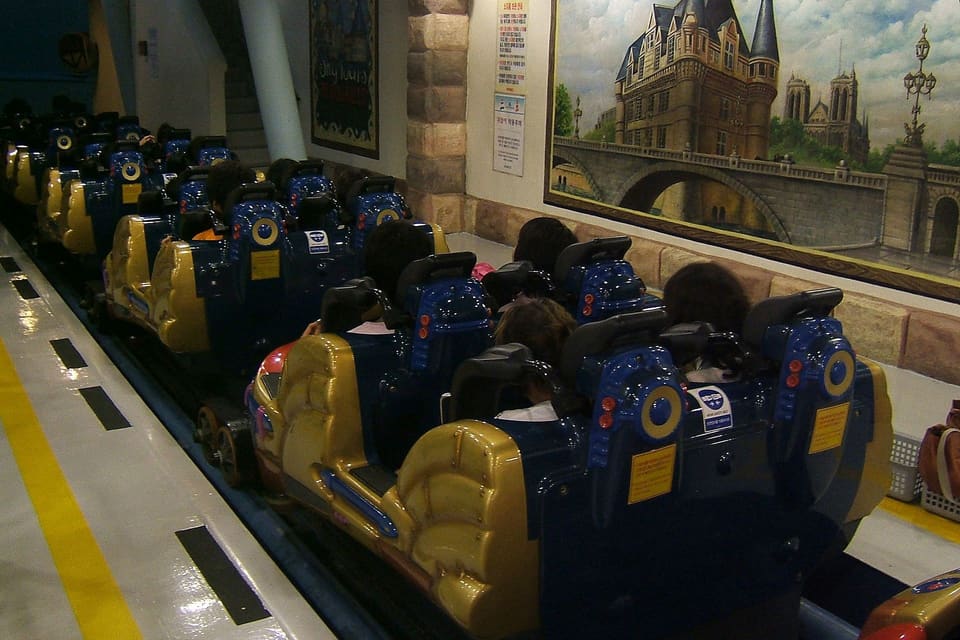 French Revolution — MK-1200 Custom Looping Coaster, Lotte World