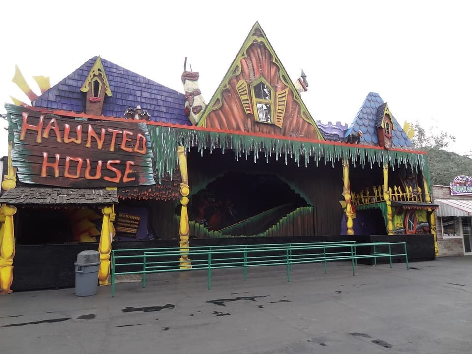 Hawnted House — Gravity-powered Pretzel dark ride, Camden Park