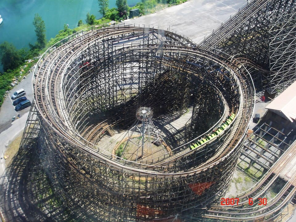 Le Monstre — Twin-Track Wood Coaster, La Ronde