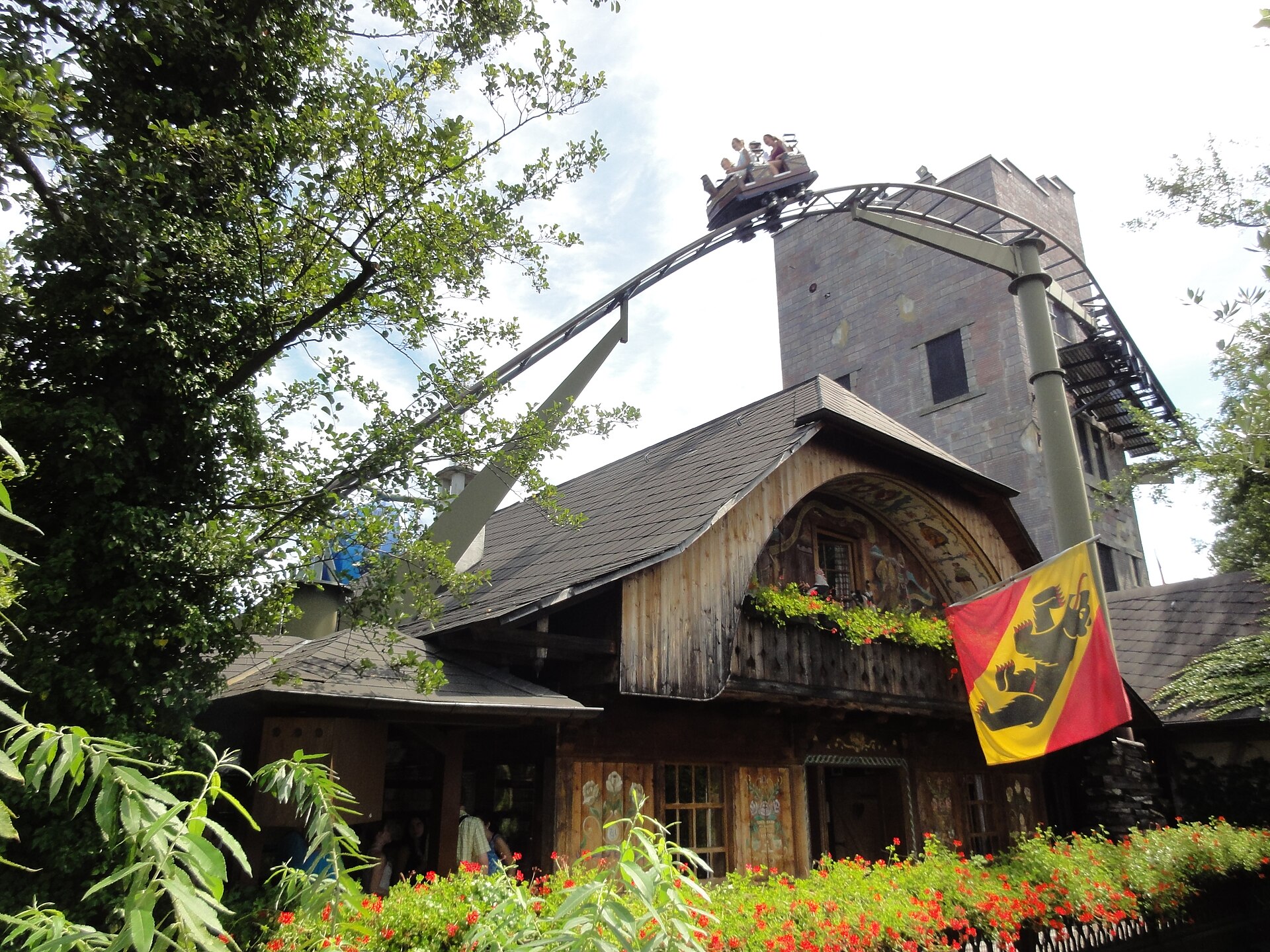 Matterhorn Blitz — Custom wild mouse with tilting elevator lift, Europa-Park