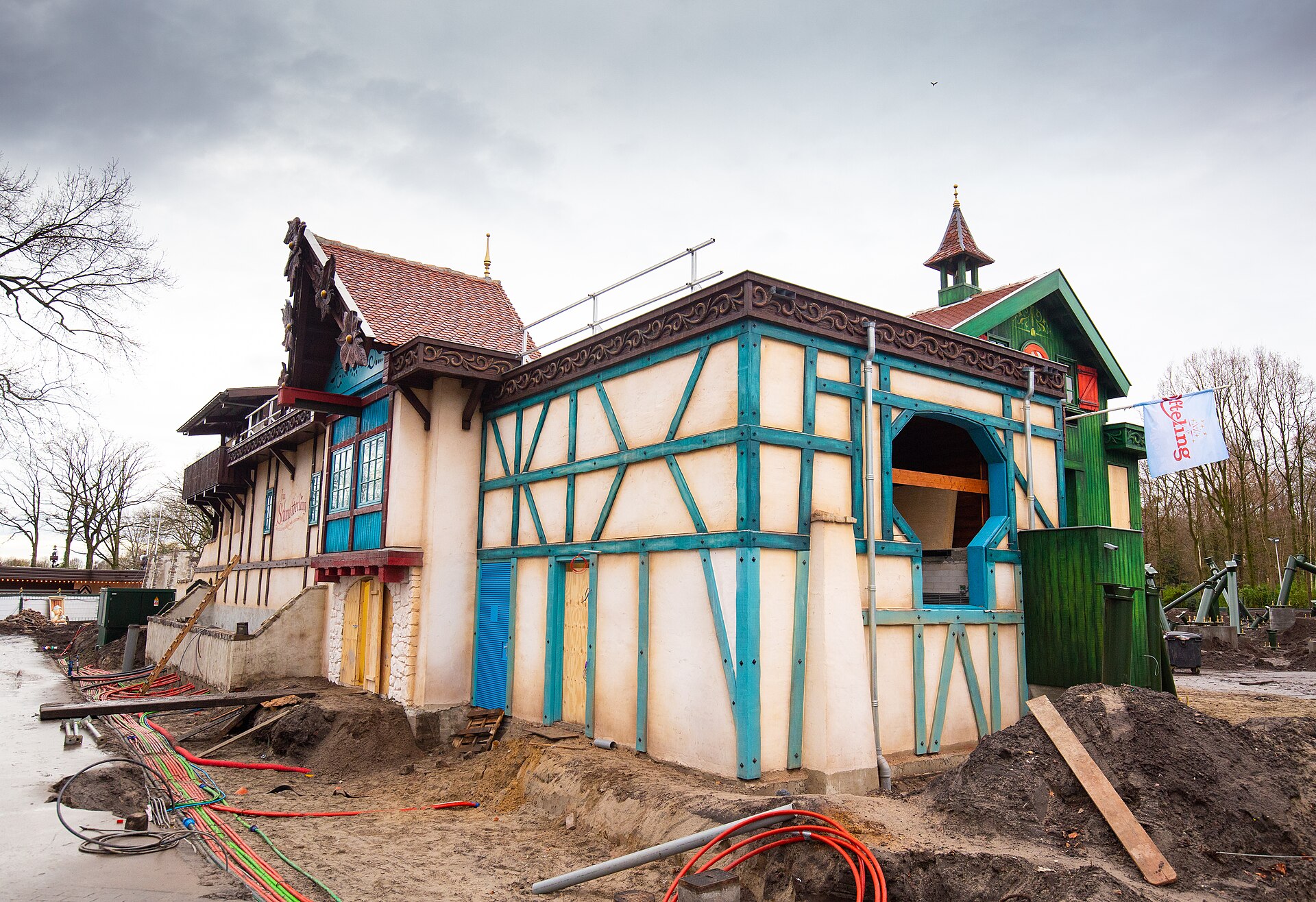 Max & Moritz — Powered dueling coasters (two tracks, one card per incarnation), Efteling