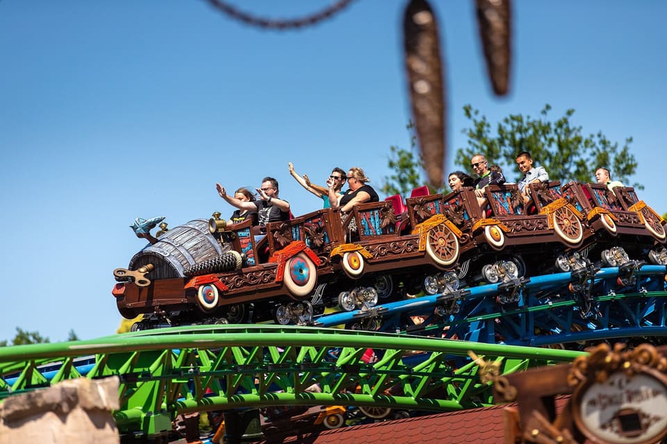 Max & Moritz — Powered dueling coasters (two tracks, one card per incarnation), Efteling