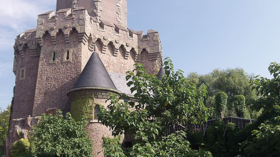 Mystery Castle — Indoor launch/drop tower, Phantasialand