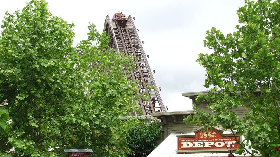 Outlaw Run — Topper Track (ground-up), Silver Dollar City