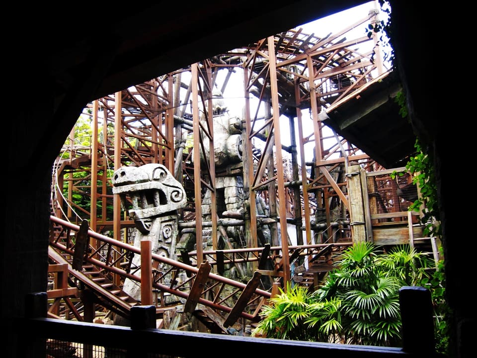 Raging Spirits — Launched loop coaster, Tokyo DisneySea