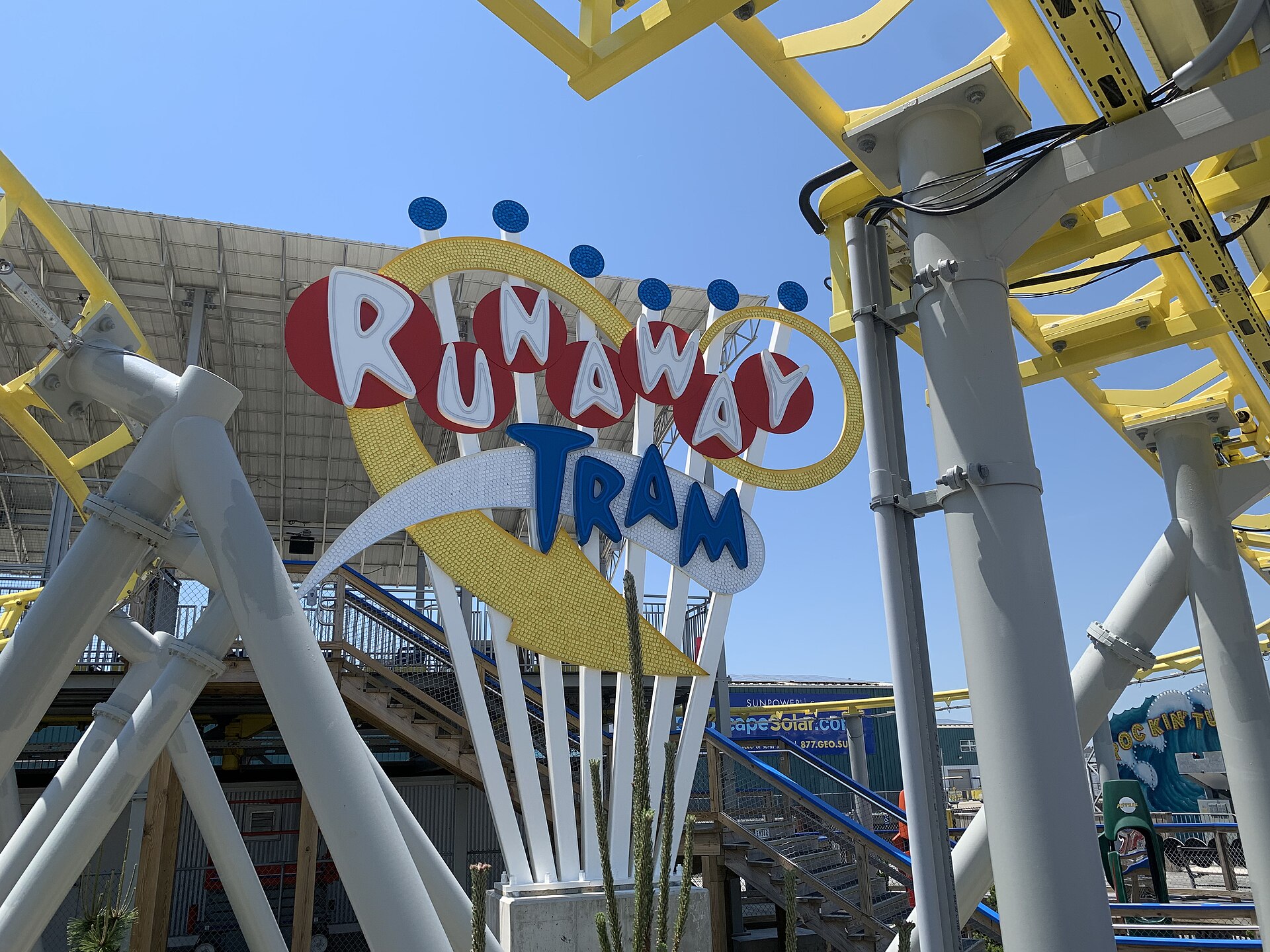 Runaway Tram — Force family coaster, Morey's Piers (Surfside Pier)