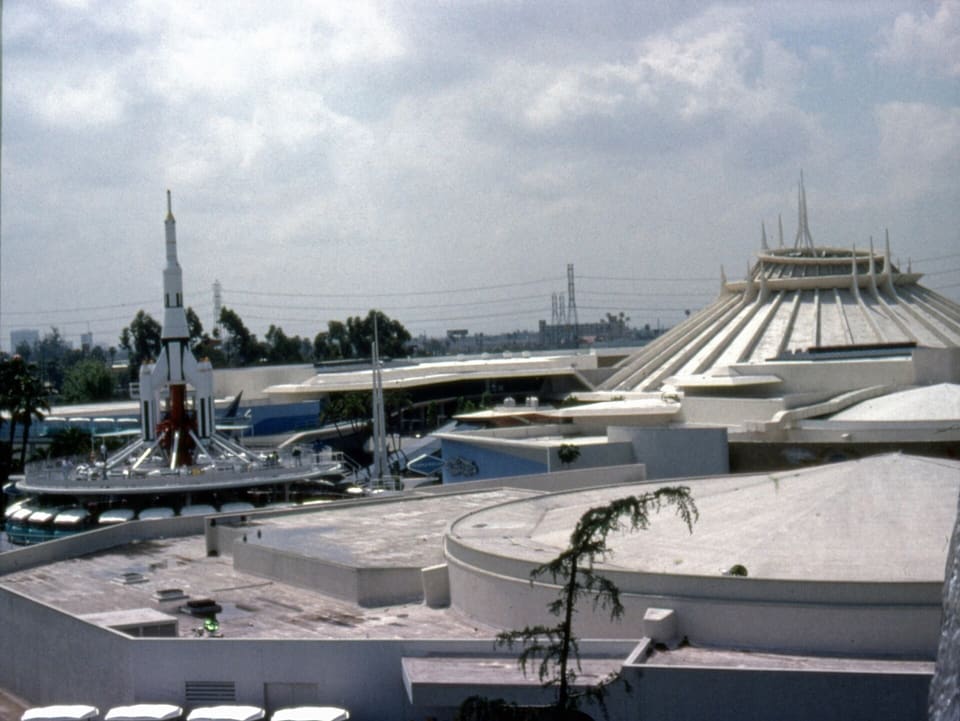 Space Mountain — Custom indoor steel coaster, Disneyland