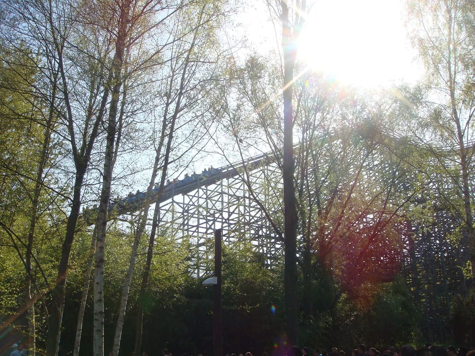 Tonnerre 2 Zeus — Wooden out-and-back (Gravity Group retrack 2019-2022, Timberliner trains), Parc Asterix
