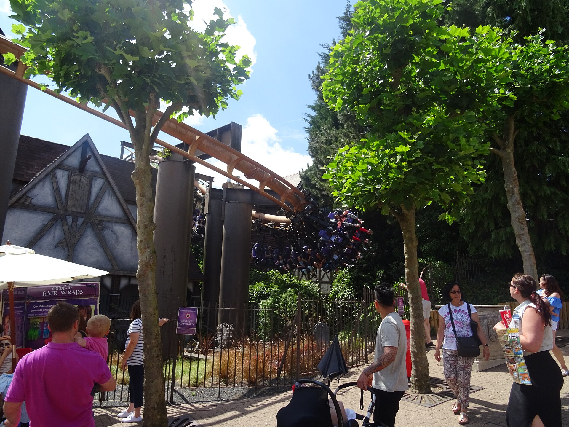 Vampire — Suspended Swinging Coaster (Vekoma floorless trains since 2002), Chessington World of Adventures