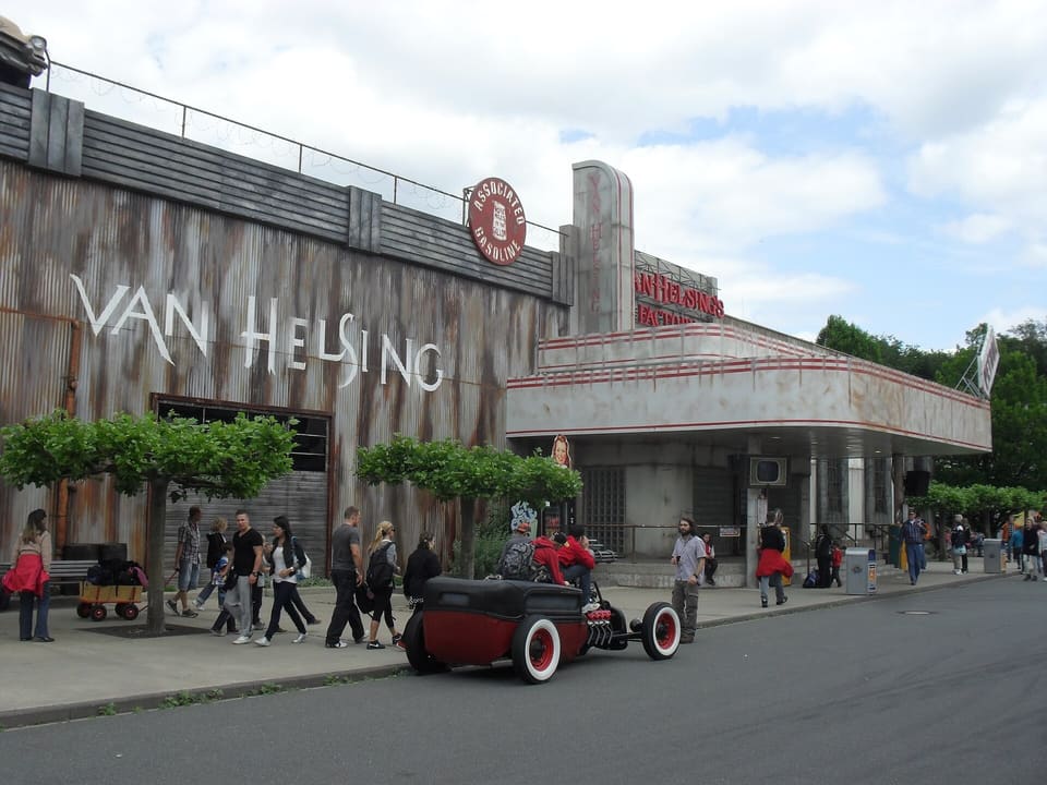 Van Helsing's Factory — Bobsled Coaster (enclosed), Movie Park Germany