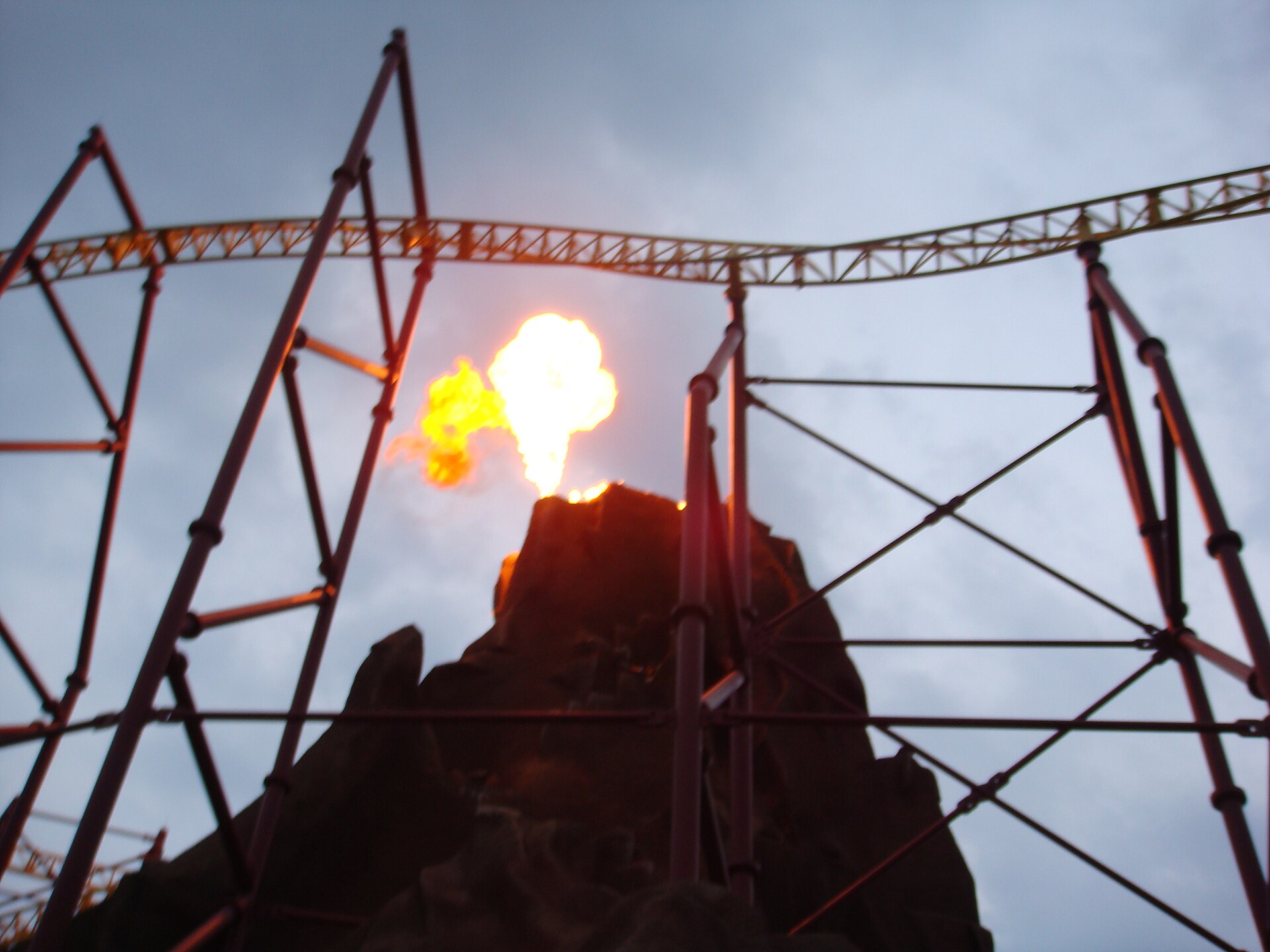 Volcano: The Blast Coaster — Inverted LIM launch coaster, Kings Dominion