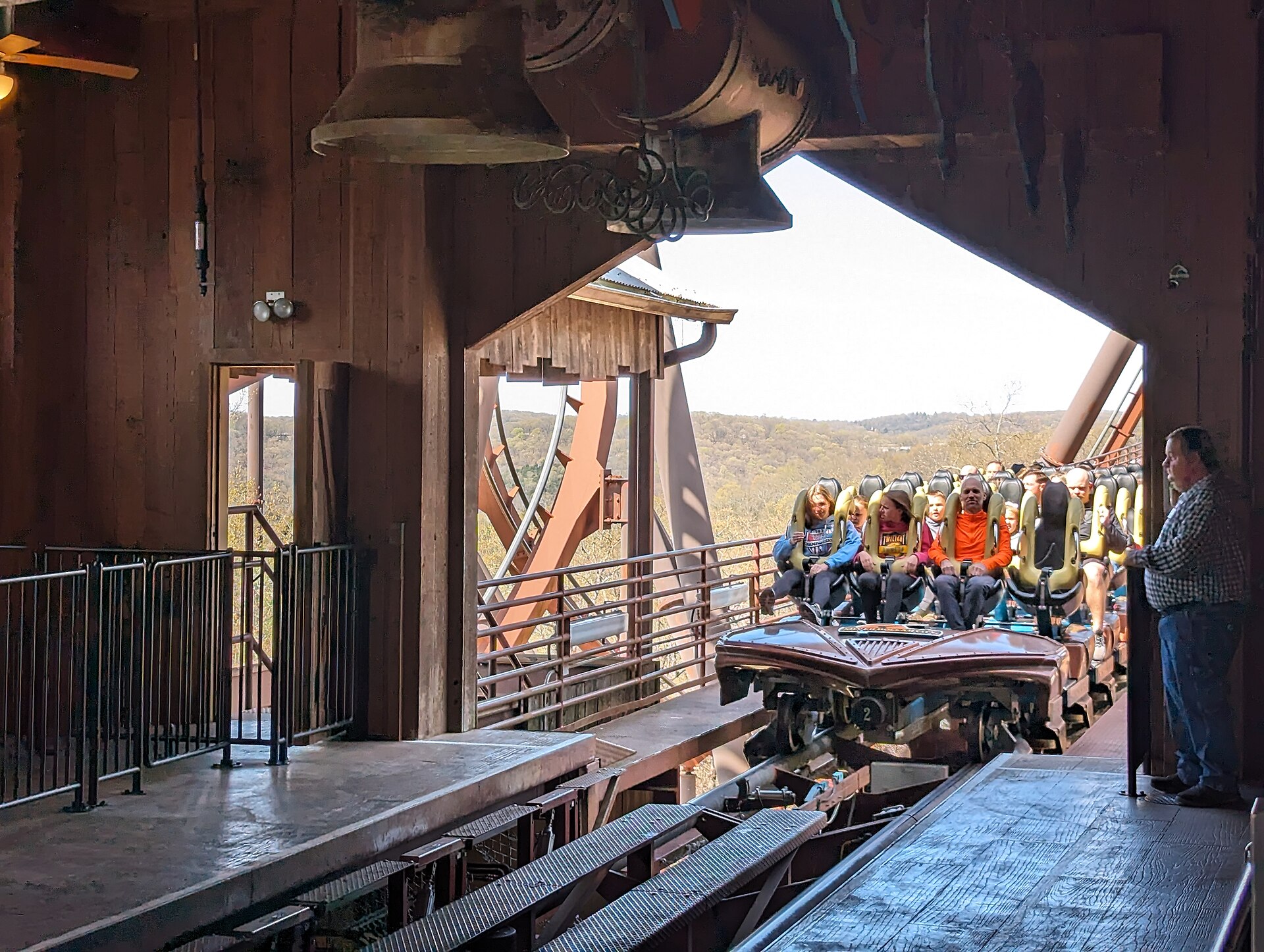 Wildfire — Sitting Looping Coaster, Silver Dollar City